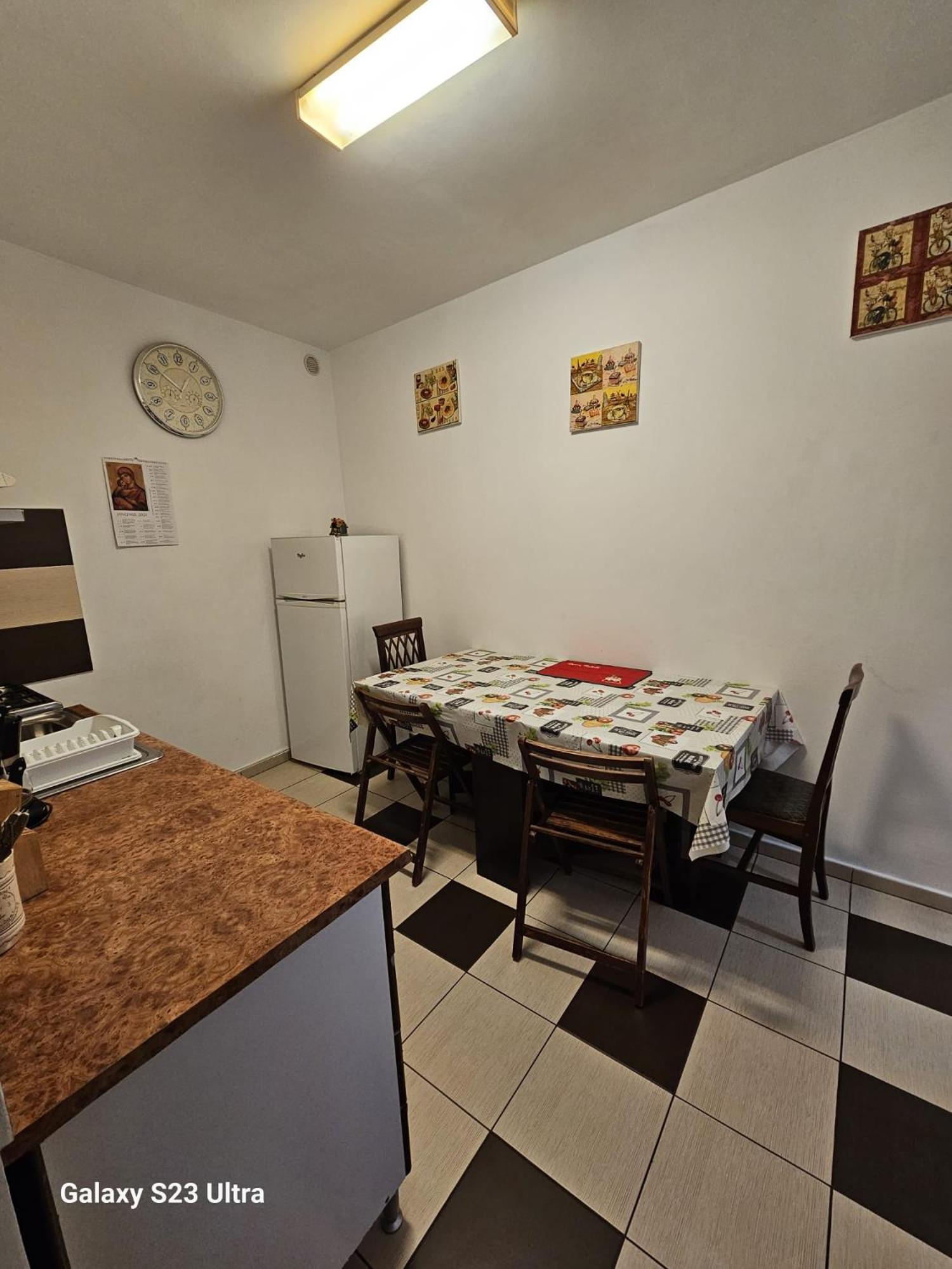 Simon Apartment *